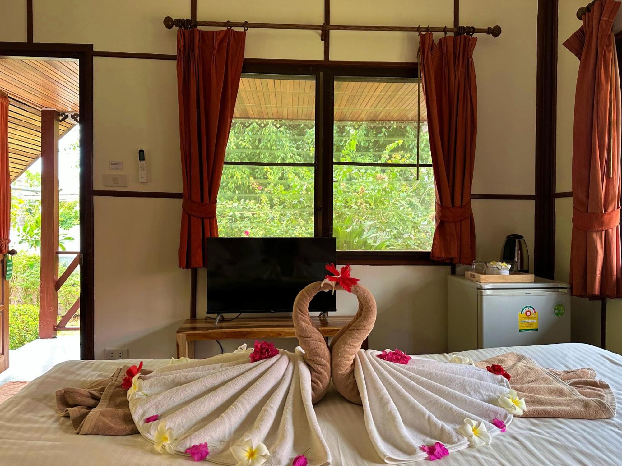 Bangrak Pier Bungalow 외부 사진
