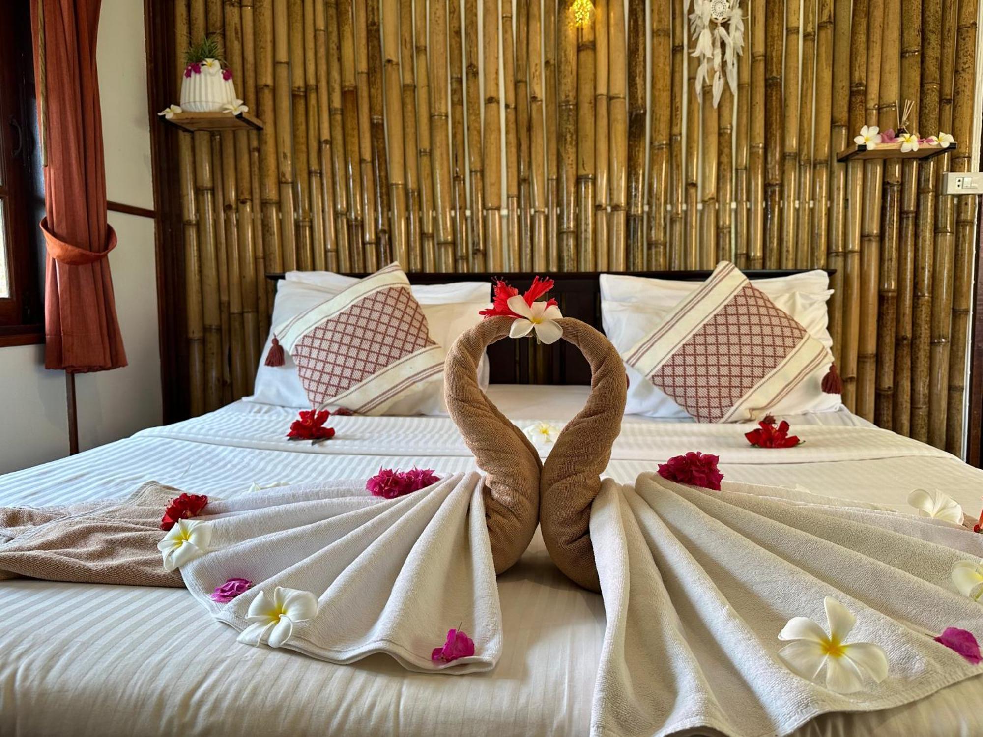 Bangrak Pier Bungalow 외부 사진
