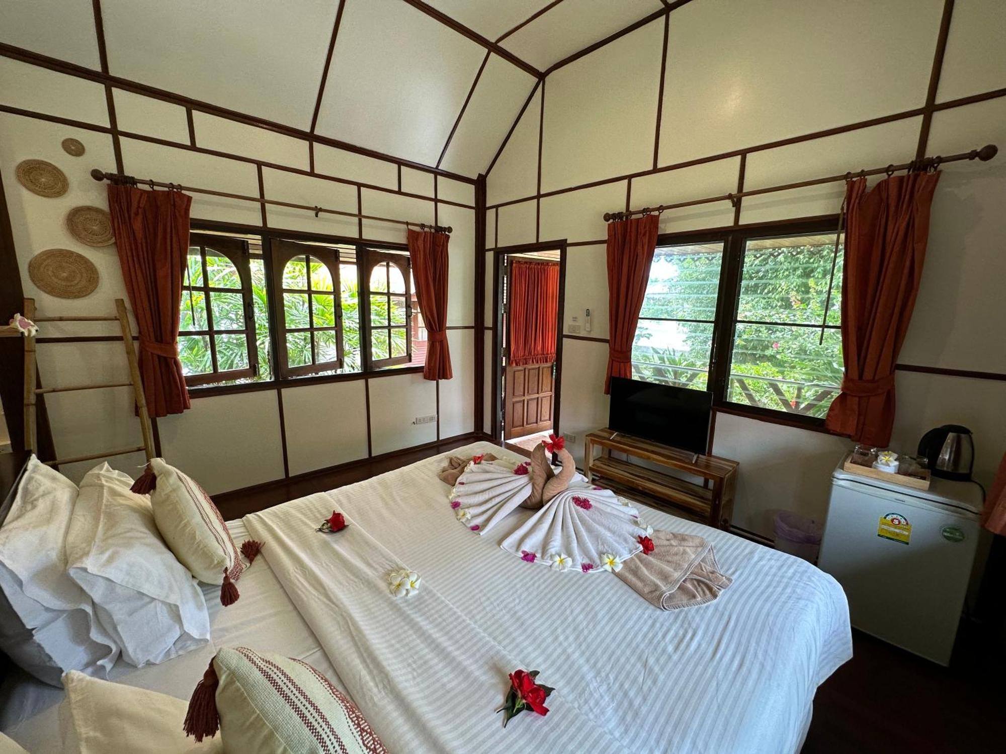 Bangrak Pier Bungalow 외부 사진