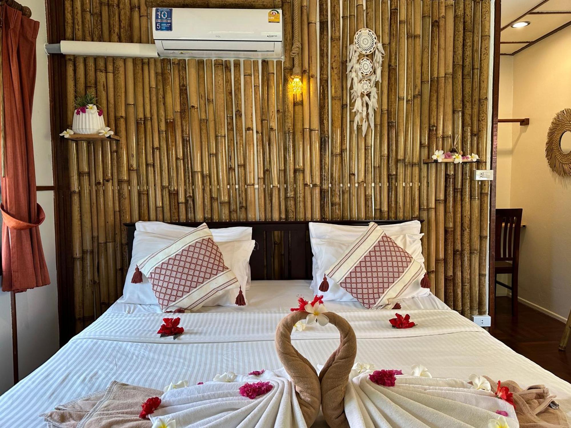 Bangrak Pier Bungalow 외부 사진