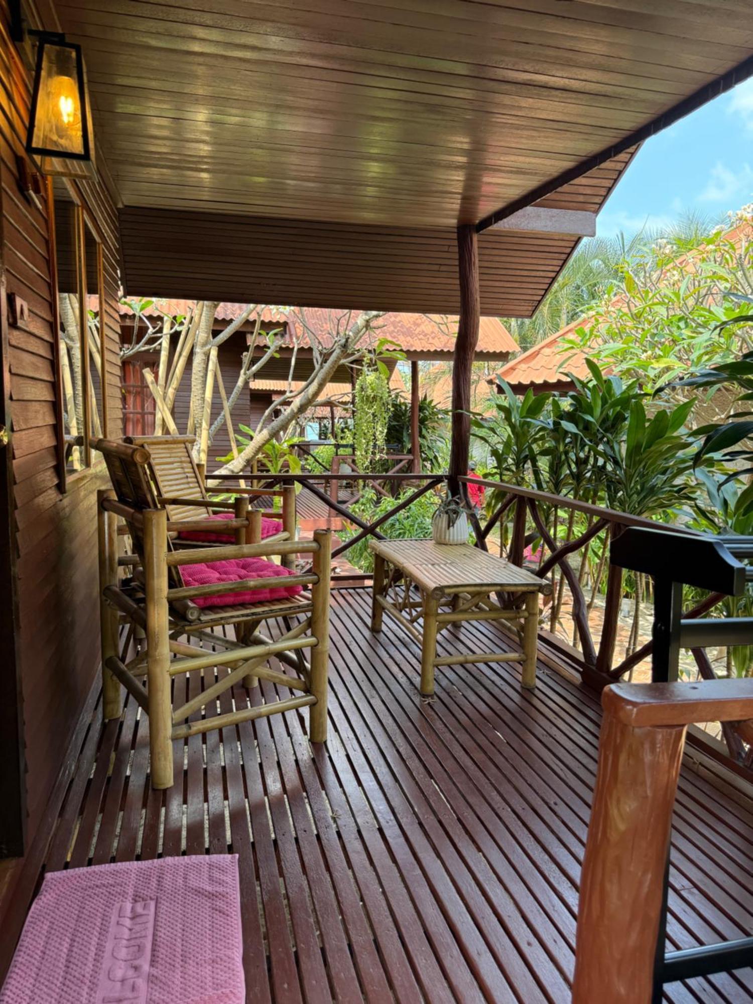 Bangrak Pier Bungalow 외부 사진
